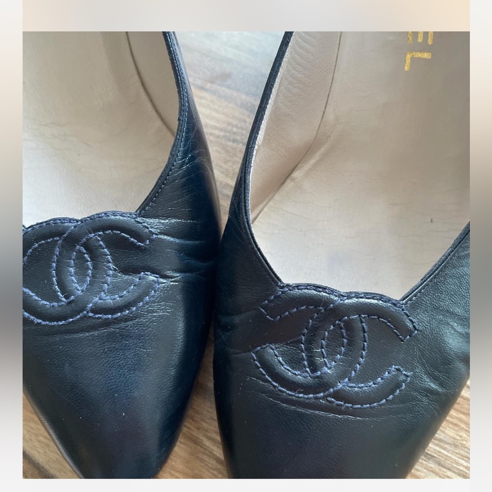 VINTAGE CHANEL KITTEN HEEL PUMPS BLACK BLUE